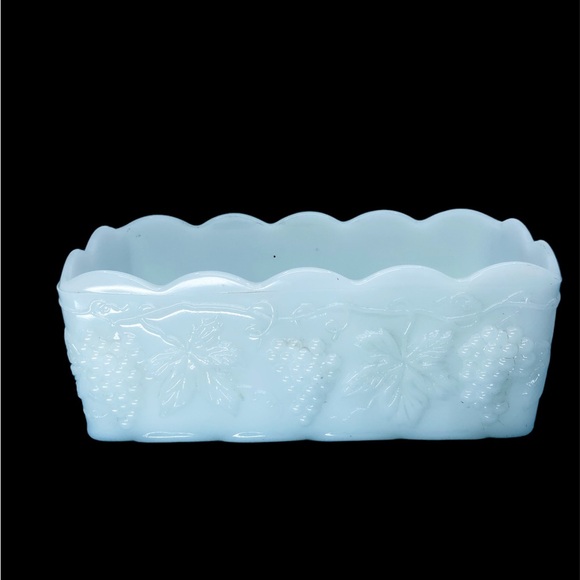 Vintage 1960s Anchor Hocking Fire King Milk Glass Grape & Leaf Patterned Planter - Picture 2 of 9